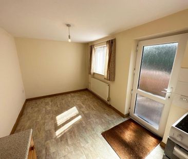 2 bedroom end of terrace house to rent - Photo 3