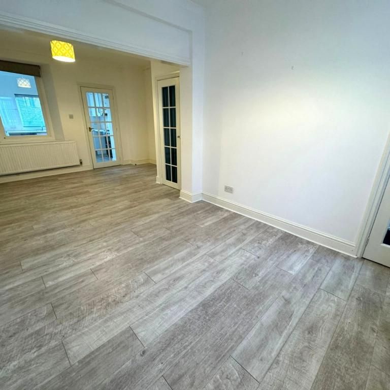 2 bedroom terraced house to rent - Photo 1