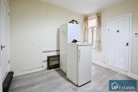 4 bedroom terraced house to rent - Photo 5