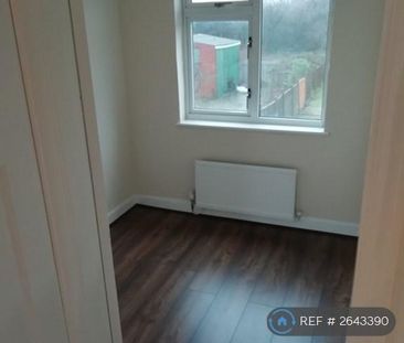 4 bedroom semi-detached house to rent - Photo 6