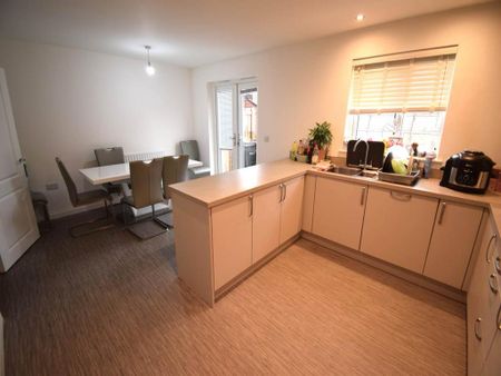 5 bedroom detached house to rent - Photo 4