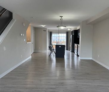 For Lease - 92 Monarch Woods Drive, Kitchener, Ontario - Photo 2