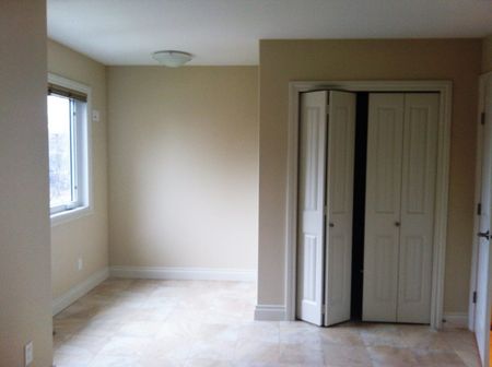 Hidden Gem - Modern Triplex ~2 Bedrooms 2.5 Bathrooms! - Photo 2