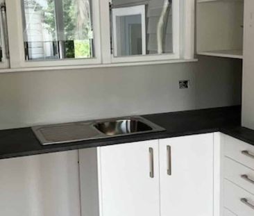 FOUR BEDROOMS - WEST END - Photo 4