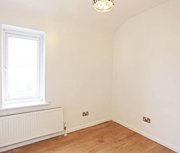 4 bedroom terraced house to rent - Photo 5