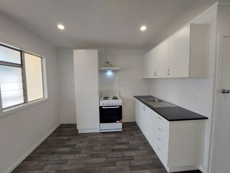 Renovated Upstairs One Beddie - CBD - Photo 2