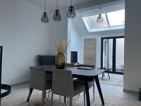 Stijlvol gemeubelde woning in het centrum van Brugge – Te huur op korte en lange termijn - Photo 4
