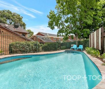 Stunning home in Highbury with pool - Photo 3