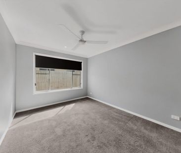 Move-In Ready 4-Bedroom Home - Prime Park Ridge Location! - Photo 4