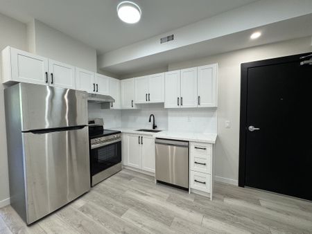 For Lease - 1184 Queen Street Unit# 2, Toronto, Ontario - Photo 4