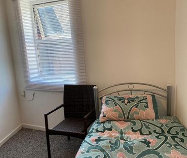 1 bedroom in a flat share to rent - Photo 1