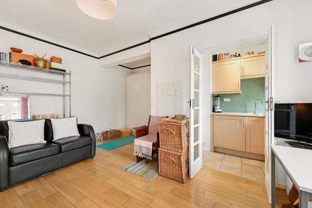 Studio to rent - Photo 1