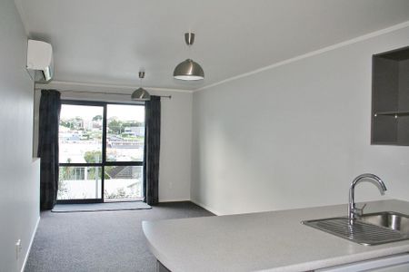 Warm & Quiet One bedroom Townhouse with Garage - Photo 4