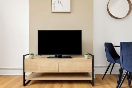 2 bedroom ground floor flat to rent - Photo 3