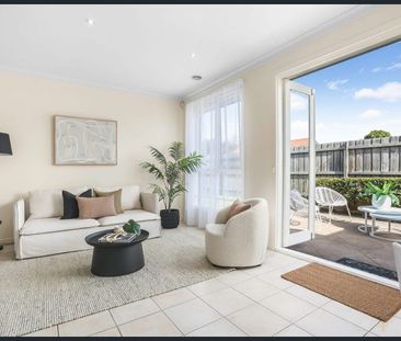 GREAT SIZED HOME | IDEAL LOCATION | STYLE AND COMFORT - Photo 3