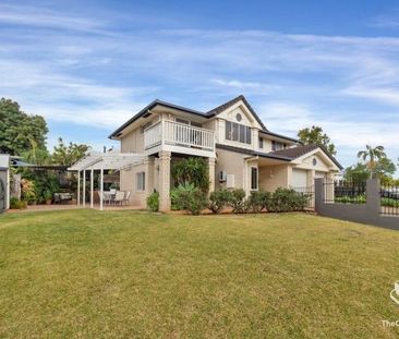 Family home with 6 cars - Photo 6