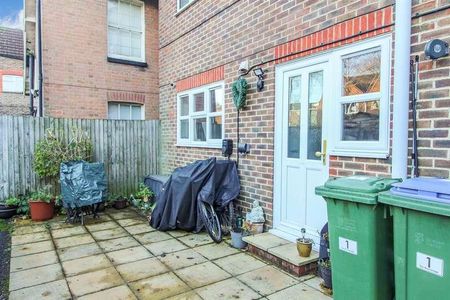 Trafalgar Road, Horsham, RH12 - Photo 4