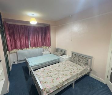 Room in a Shared House, Morden Road, CR4 - Photo 6