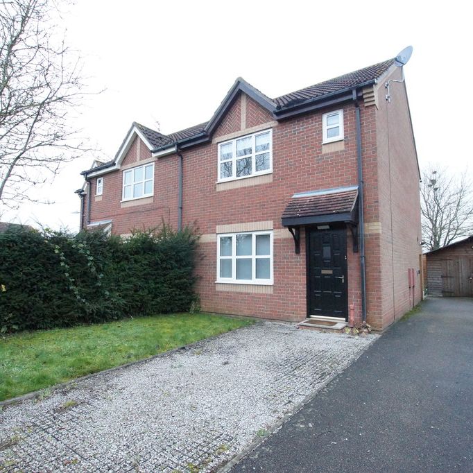 3 bedroom Semi-Detached House to let - Photo 1