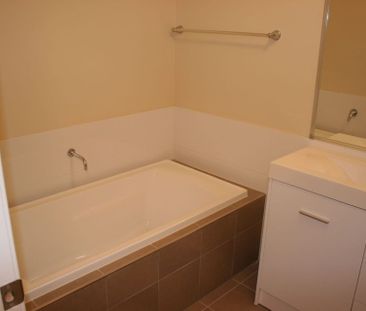 Great Location - 4 Bedroom Duplex - Photo 5