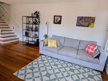 Spacious, Sun-filled House Available in Elwood for Six Month Lease - Photo 5