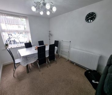2 bedroom ground floor flat to rent - Photo 2