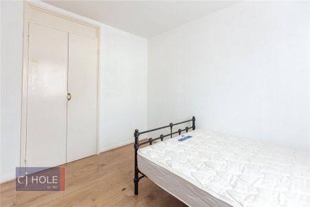 4 bedroom end of terrace house to rent - Photo 3