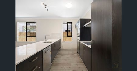 Brand New Home plus 3.5kw Solar Power - Photo 4