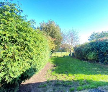 A charming Grade II listed cottage situated in the heart of the Ken... - Photo 5