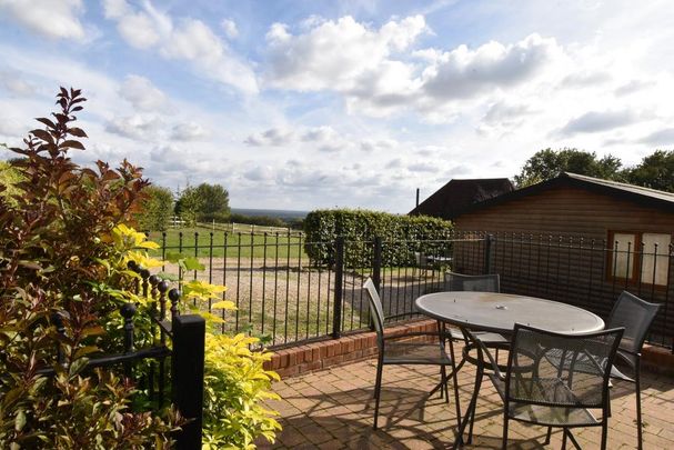 2 bedroom chalet to rent - Photo 1
