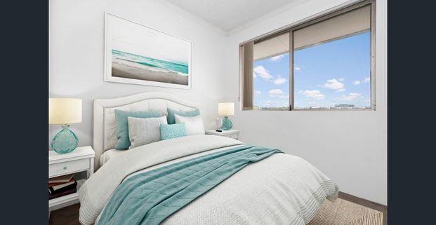 Neat two bedroom apartment within easy walk to Eastwood rail & amenities - Photo 1