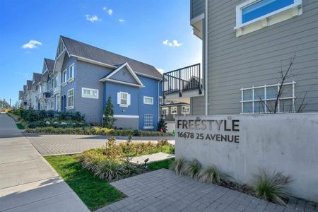 Freestyle/South Surrey - Grandview 3 Bedroom/ 2.5 Bathroom - Photo 2