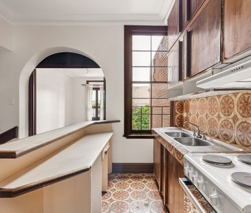 Four-bedroom terrace on edge of CBD. Fresh paint, new carpet - Photo 4