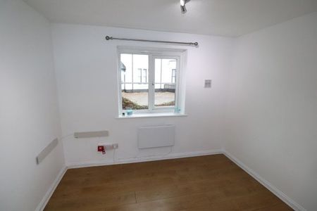 Rayleigh Road, Hutton, Property for rent - Photo 2