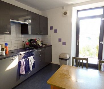 1 Bed - Sea View Place, Aberystwyth, Ceredigion - Photo 2