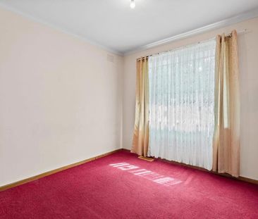 3 BEDROOM HOME IN GREAT LOCATION - Photo 6