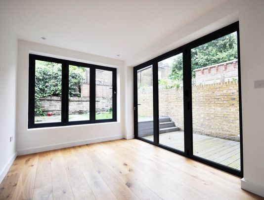 Two Bedroom Flat to rent in London - Photo 1