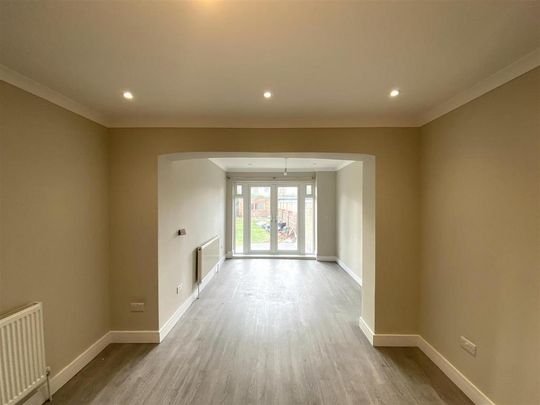 5 bedroom semi-detached house to rent - Photo 1