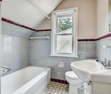 For Lease - 92 Lawrence Avenue Unit# Upper, Richmond Hill, Ontario - Photo 5