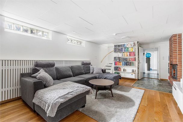 Saturnusvägen, Järfälla - Photo 1