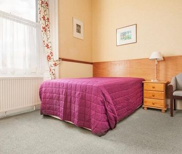 4 bedroom flat share to rent - Photo 3