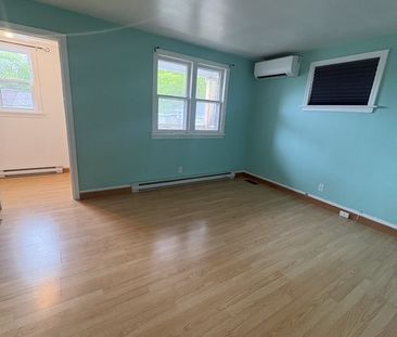 16 Cottage Road Upper Unit – CHARMING ARMDALE 2 BR 1 BATH UNIT AVAI... - Photo 2