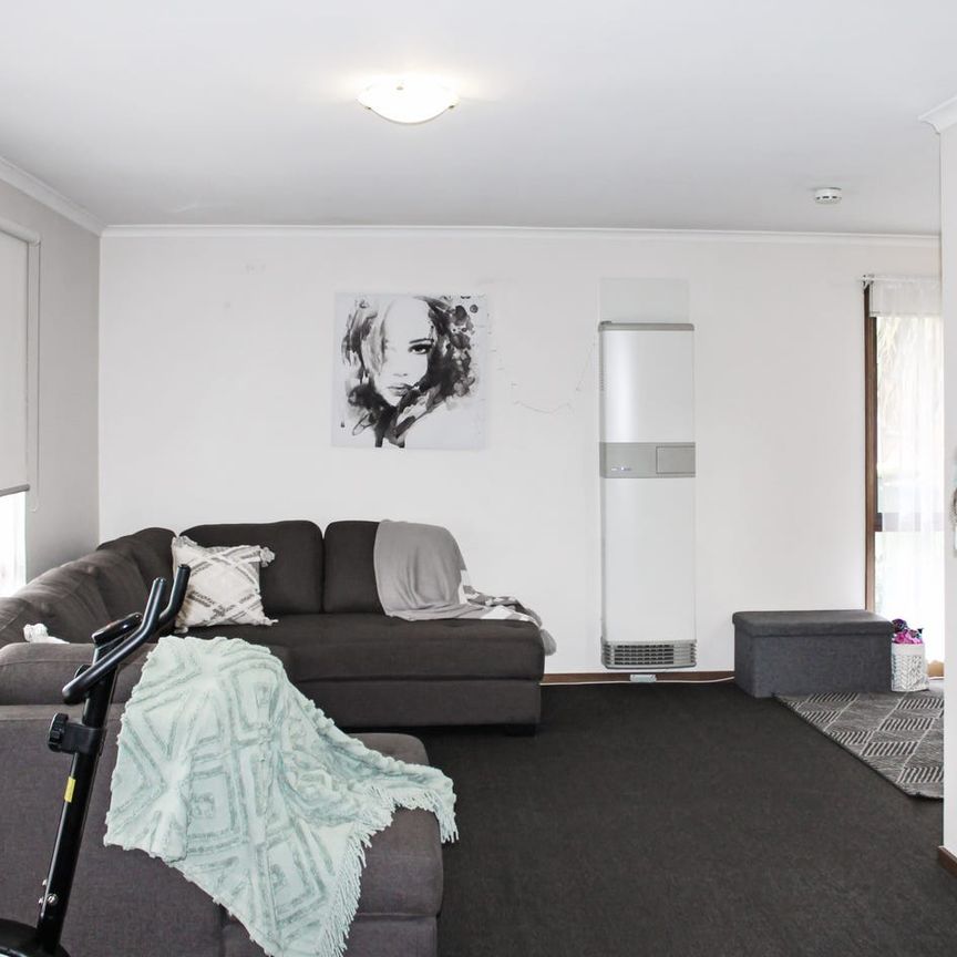 THREE BEDROOMS IN FANTASTIC LOCATION - Photo 1