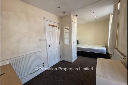 3 Bedroom Rentals Leeds - Photo 5