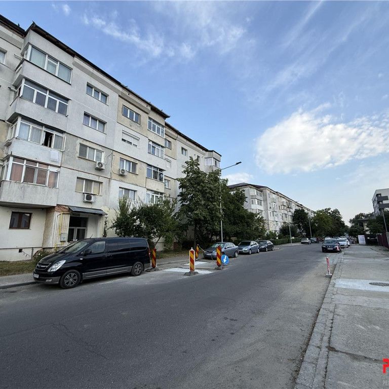 22 Decembrie - 2 camere decomandat - Photo 1