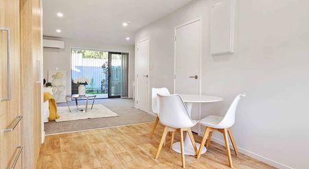 MANGERE BRIDGE, 3 BEDROOMS - Photo 4