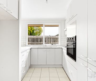 Cozy Comfort in the Heart of Werribee - Photo 5