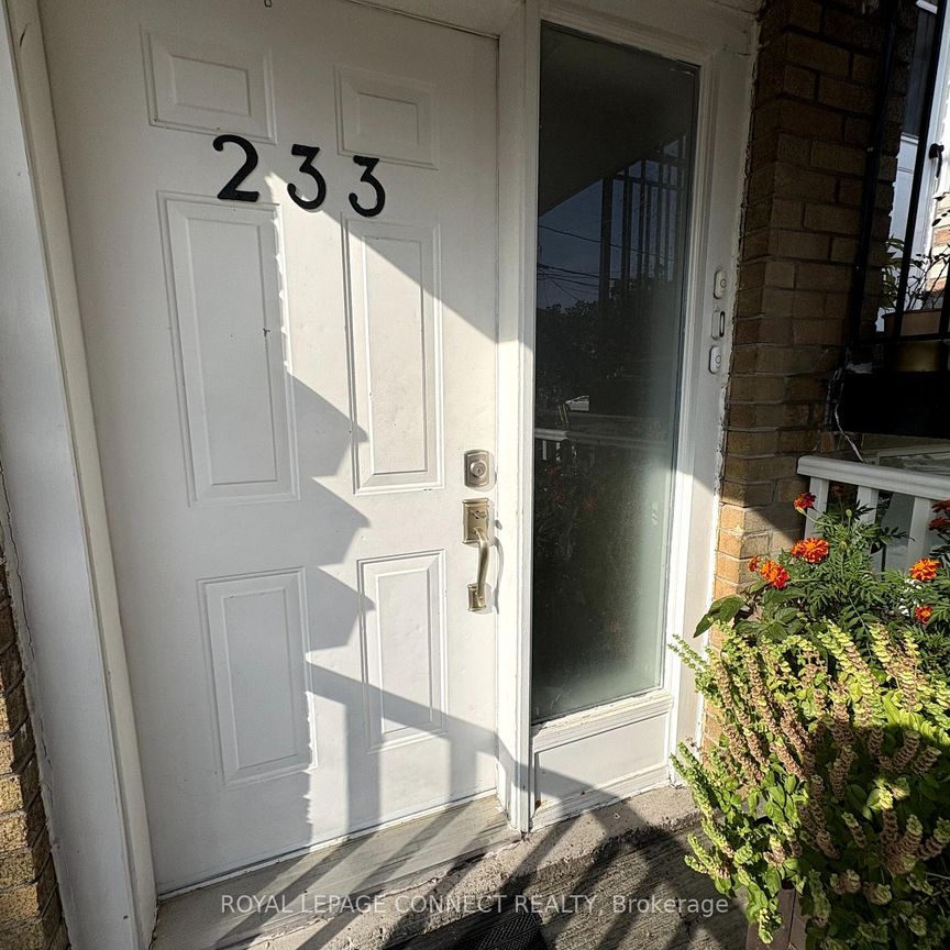 #Unit 1 - 233 Pannahill Road – Toronto C06, Ontario - Photo 1