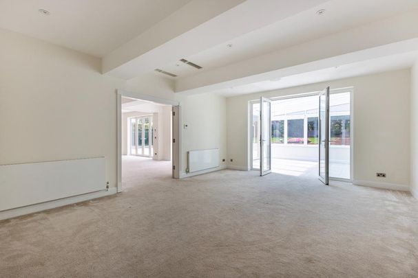 8 bedroom detached house to rent - Photo 1