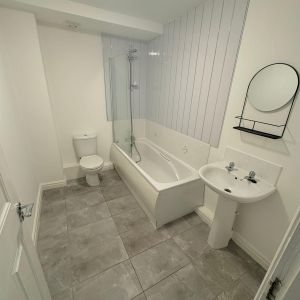 Refurbished 3 Bed Flat Share Room 1 - Photo 3